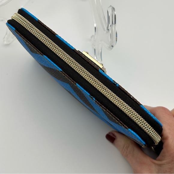 Dooney & Bourke BROWN with Blue Chevron Zip Around Wallet NWOT - Picture 11 of 12